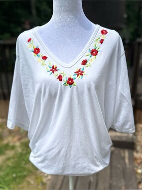 Bridge Gate Vintage White Top with Embroidery Accents Size 1X